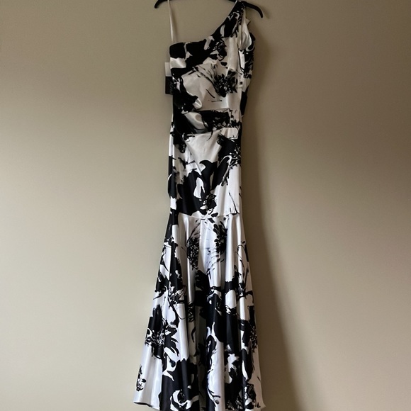 Betsy Adam one shoulder gown - Picture 3 of 6